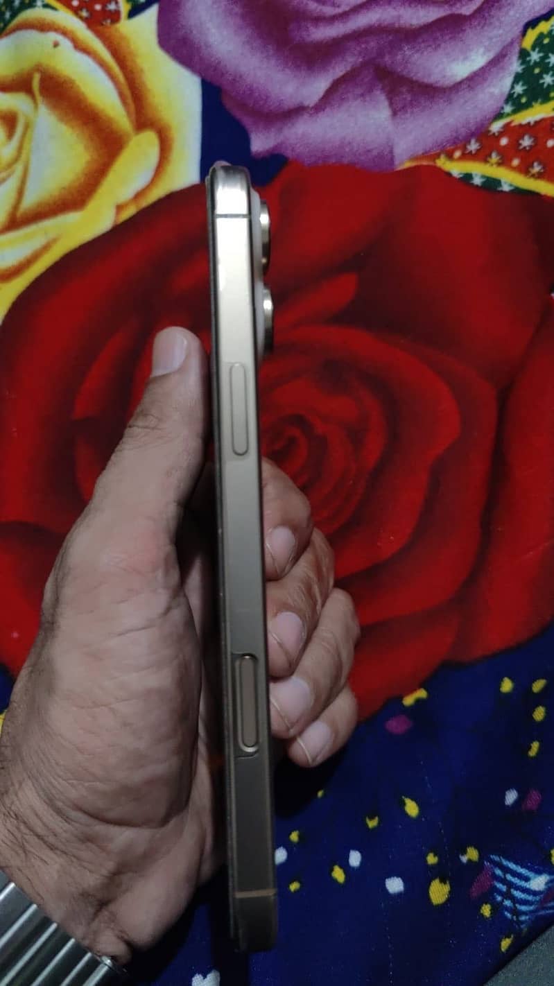 Apple iPhone 16 Pro Max 5