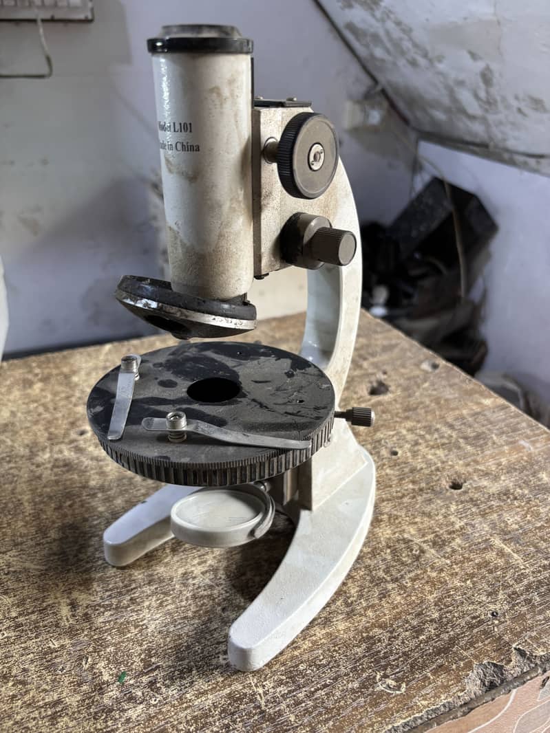 Microscope L101 4