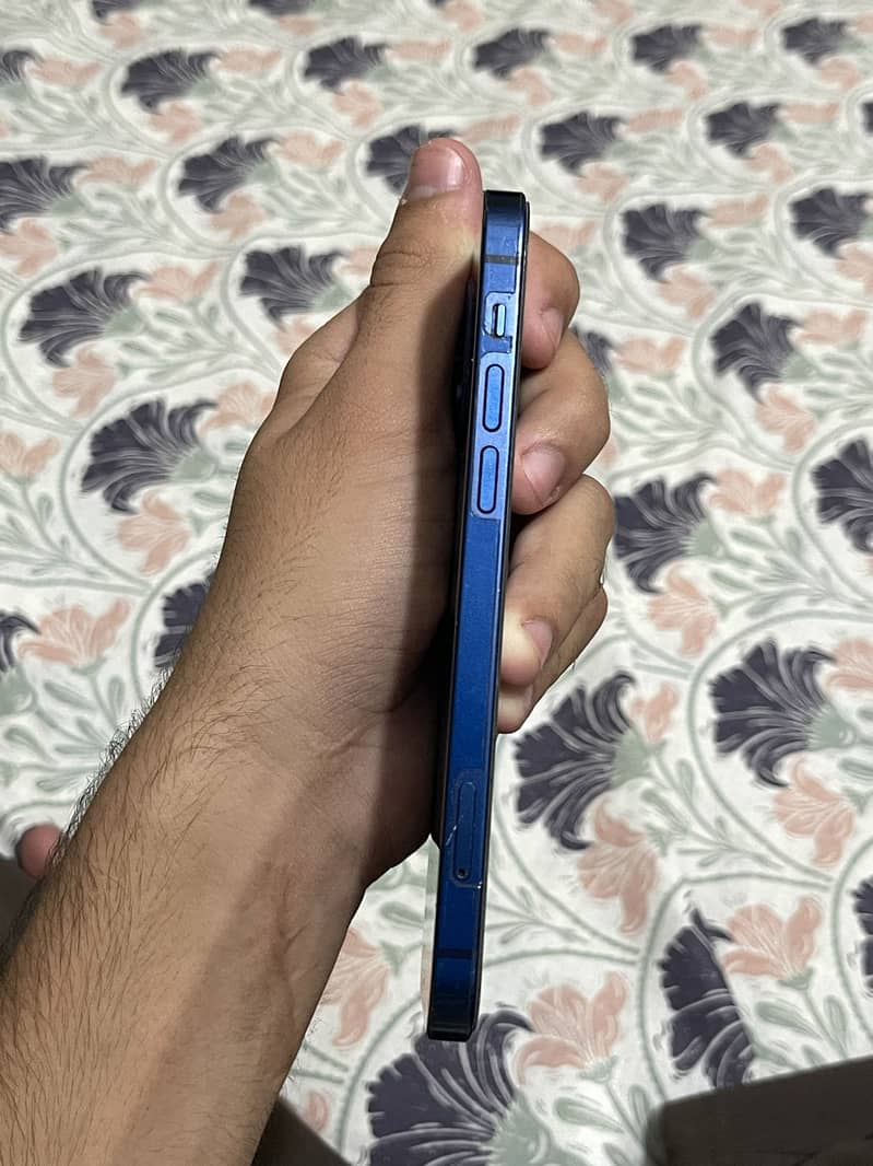 Apple iPhone 12 2