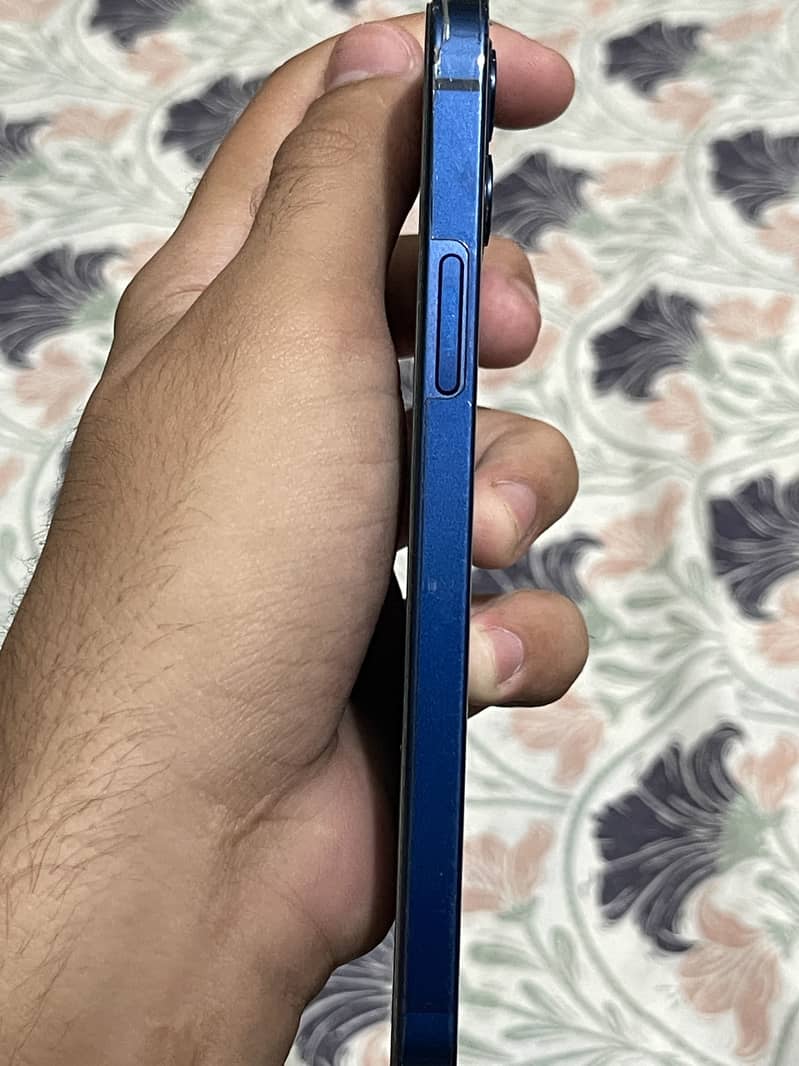 Apple iPhone 12 6
