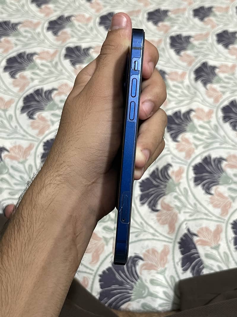 Apple iPhone 12 9