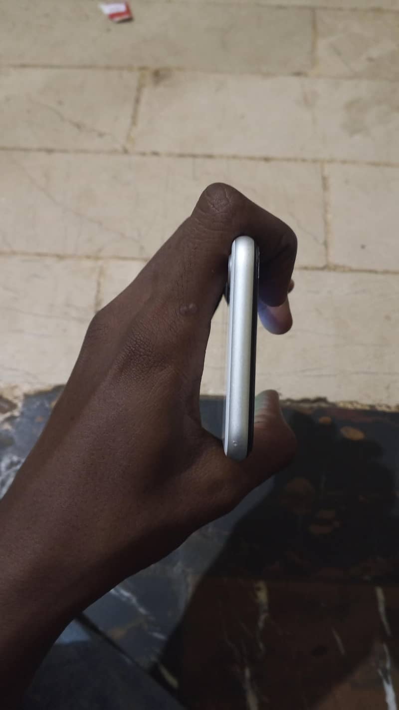 Apple iPhone SE 4