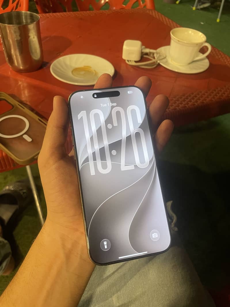 Apple iPhone 16 Pro Max 2
