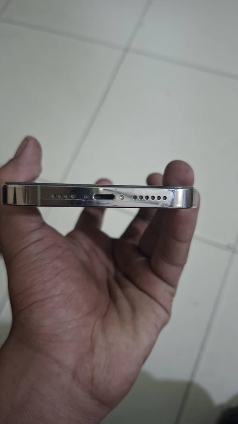 Apple iPhone 14 Pro Max 3