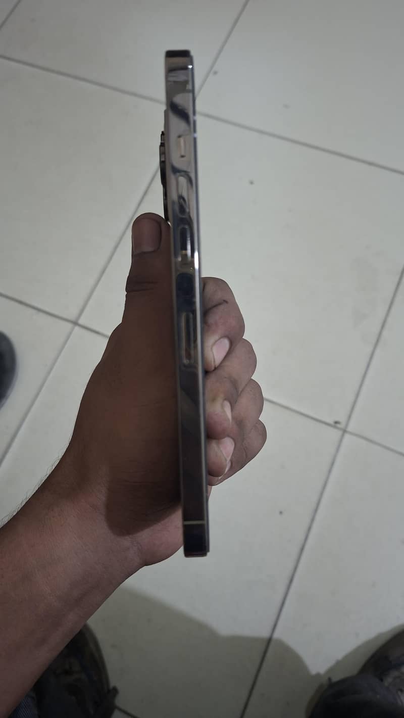 Apple iPhone 14 Pro Max 4