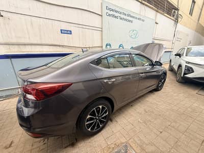 Hyundai Elantra 2023