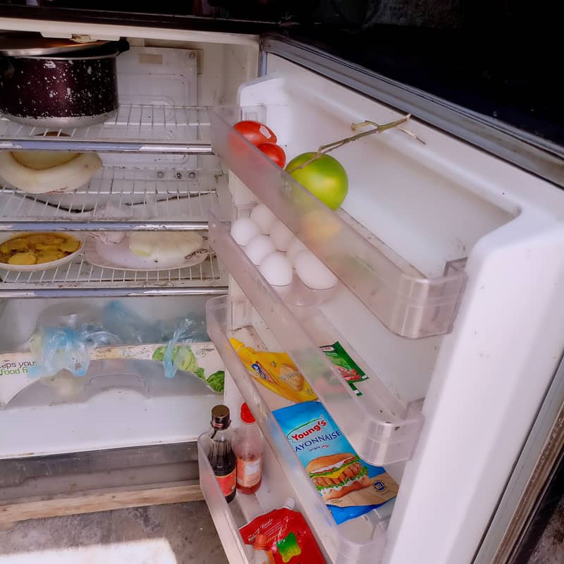 Dawlance Medium size Fridge 0