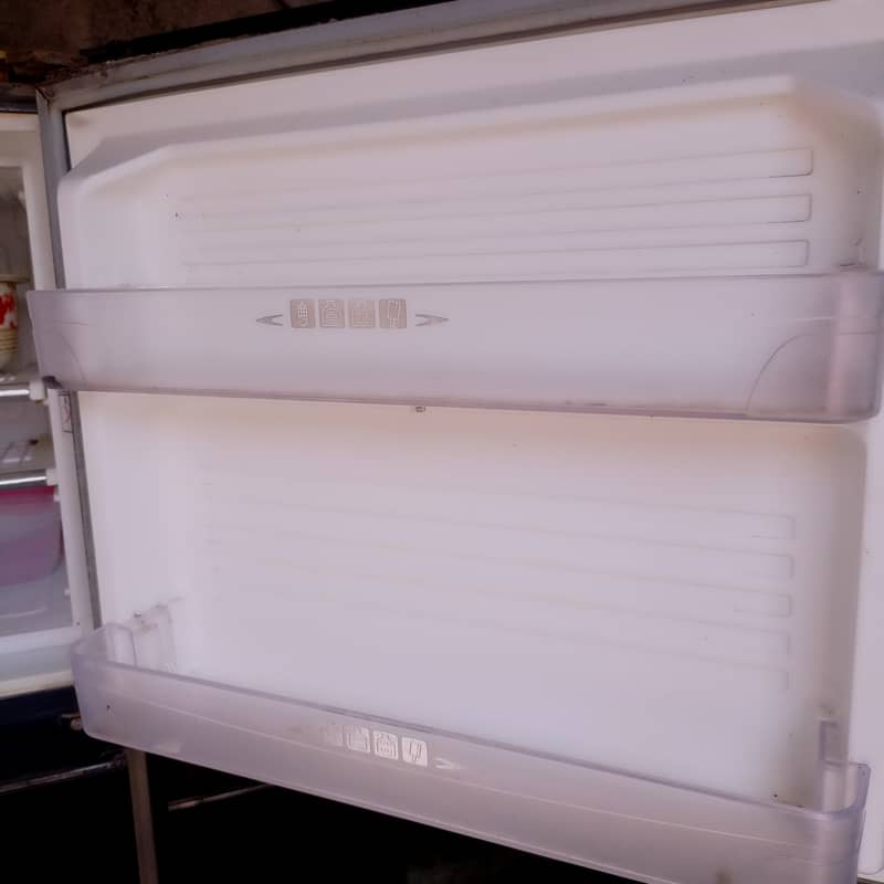 Dawlance Medium size Fridge 1