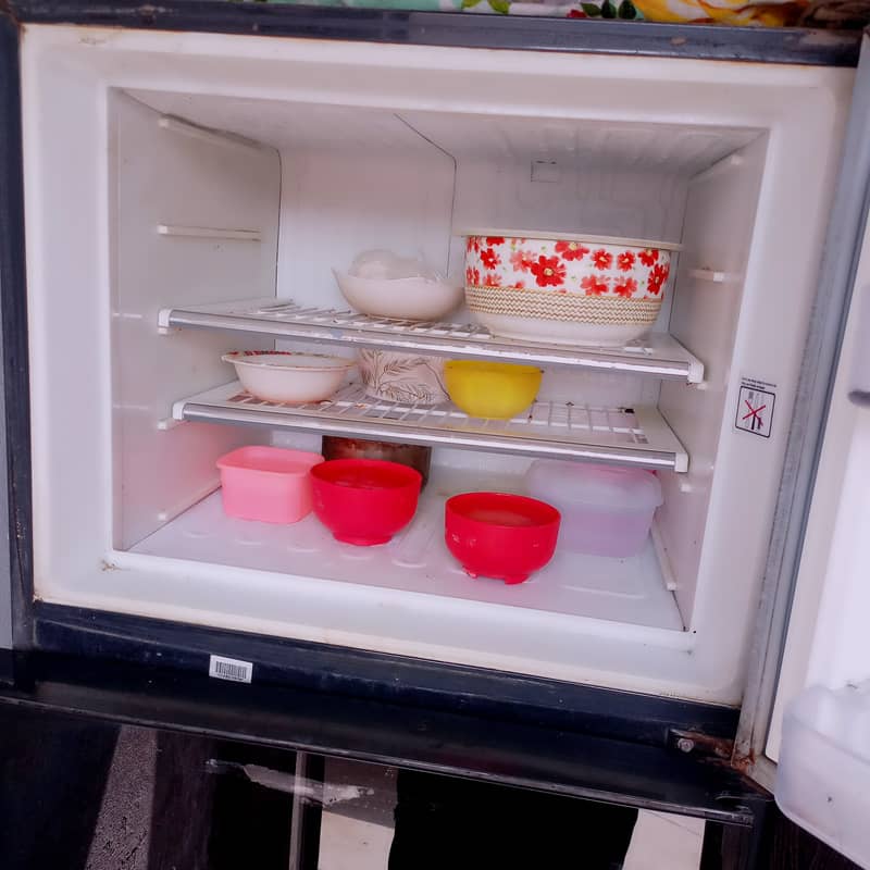 Dawlance Medium size Fridge 2