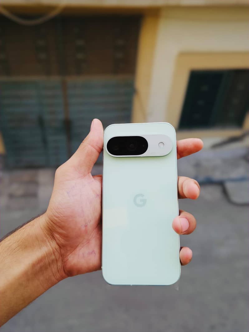 Google Pixel 9 5