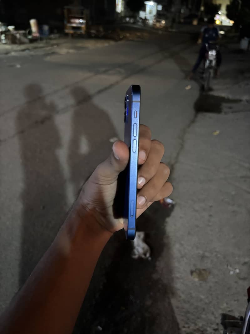 iPhone 12 0