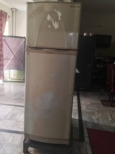 dowlnace fridge for sell