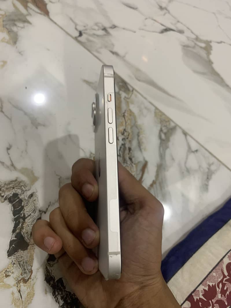Apple iPhone 14 3