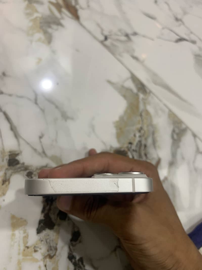 Apple iPhone 14 4