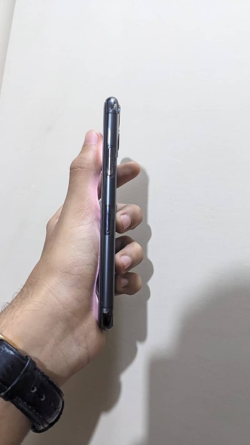 Apple iPhone 11 Pro 1
