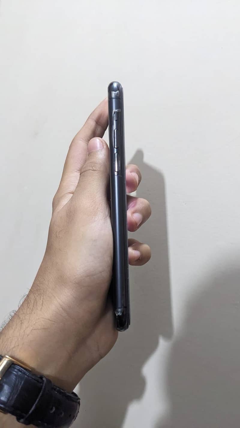 Apple iPhone 11 Pro 2