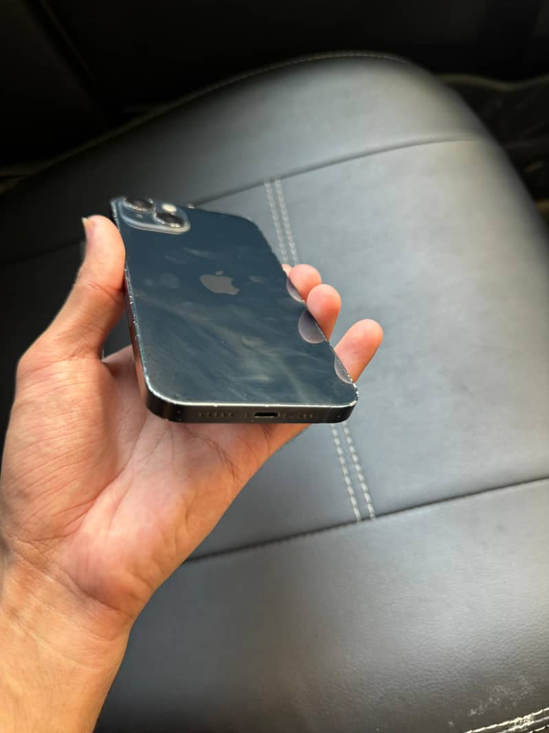 Apple iPhone 13 4