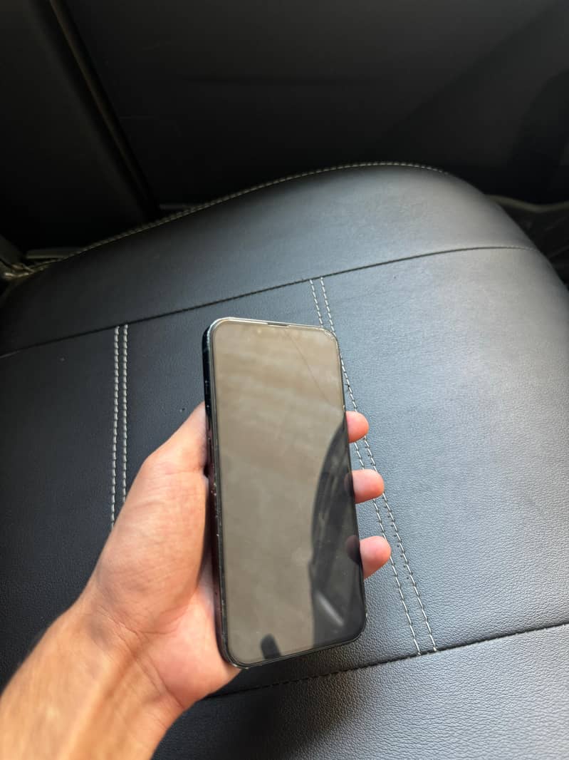 Apple iPhone 13 5