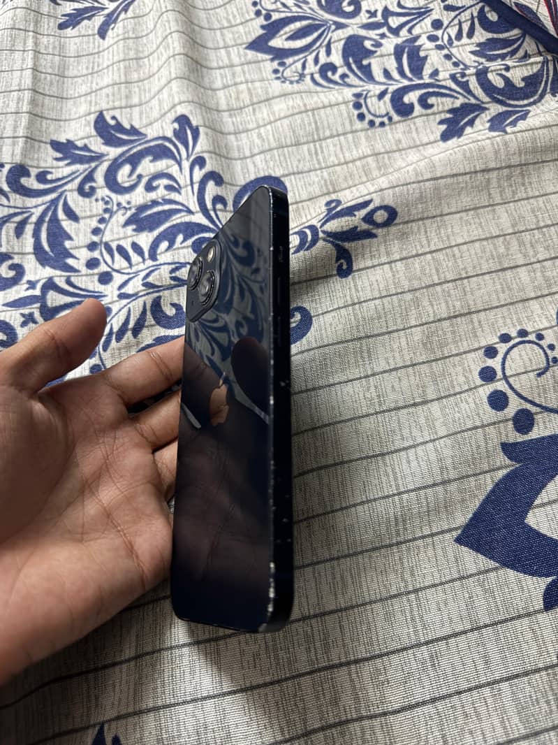 Apple iPhone 13 6