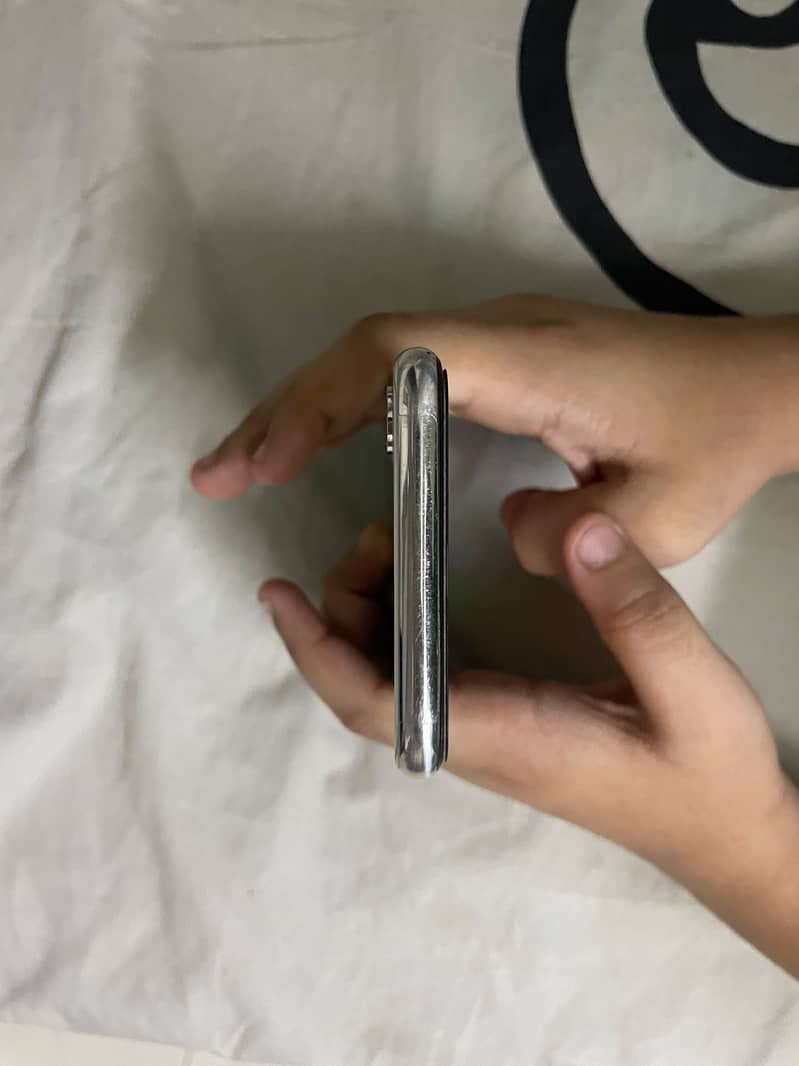 Apple iPhone X 3