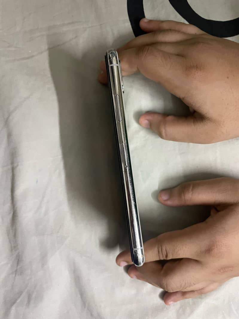 Apple iPhone X 4