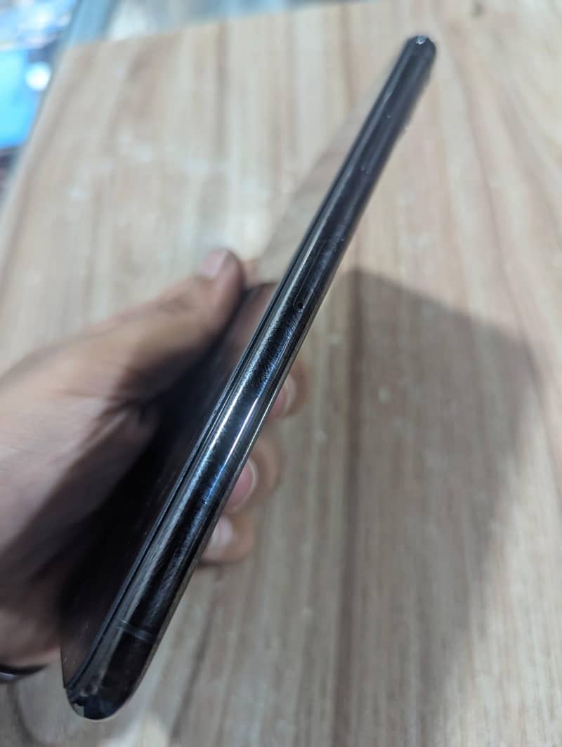 Apple iPhone 11 Pro Max 2