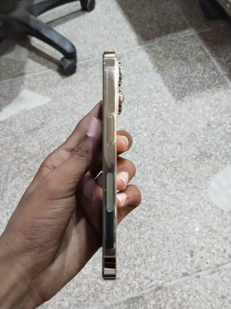 Apple iPhone 14 Pro 3