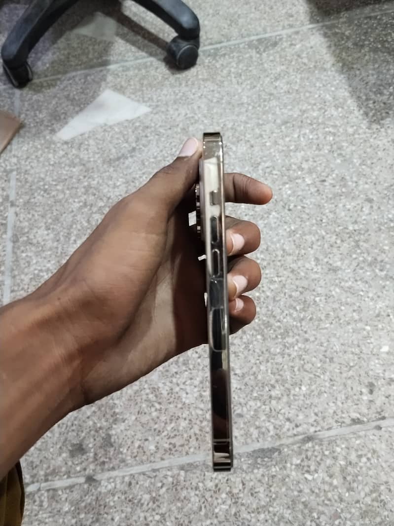 Apple iPhone 14 Pro 4