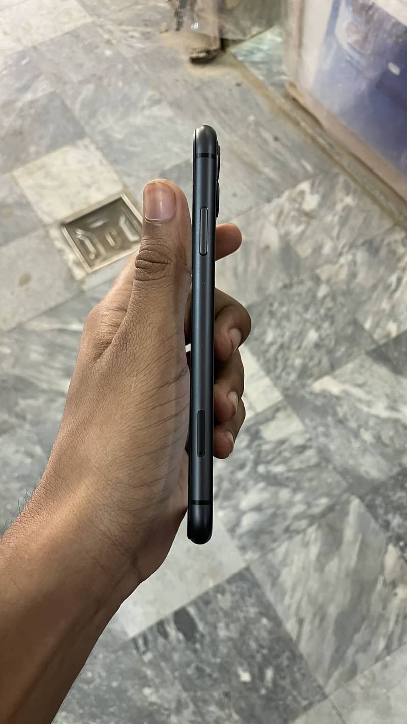 Apple iPhone 11 3
