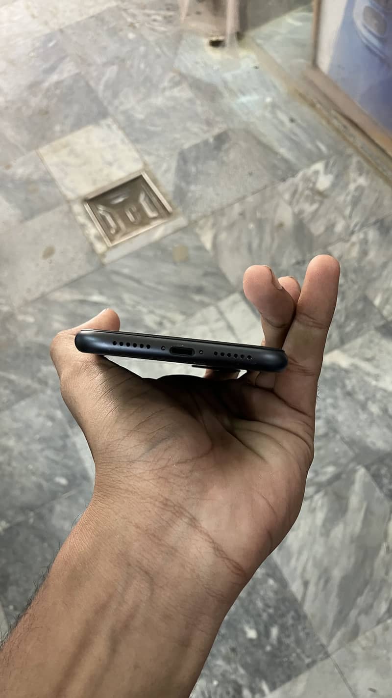 Apple iPhone 11 6