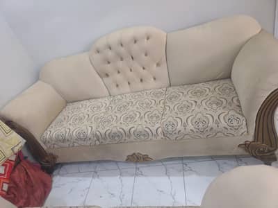 sofa for urgent sale with 6y warenty