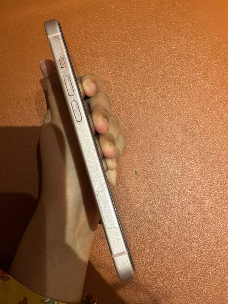 Apple iPhone 15 3