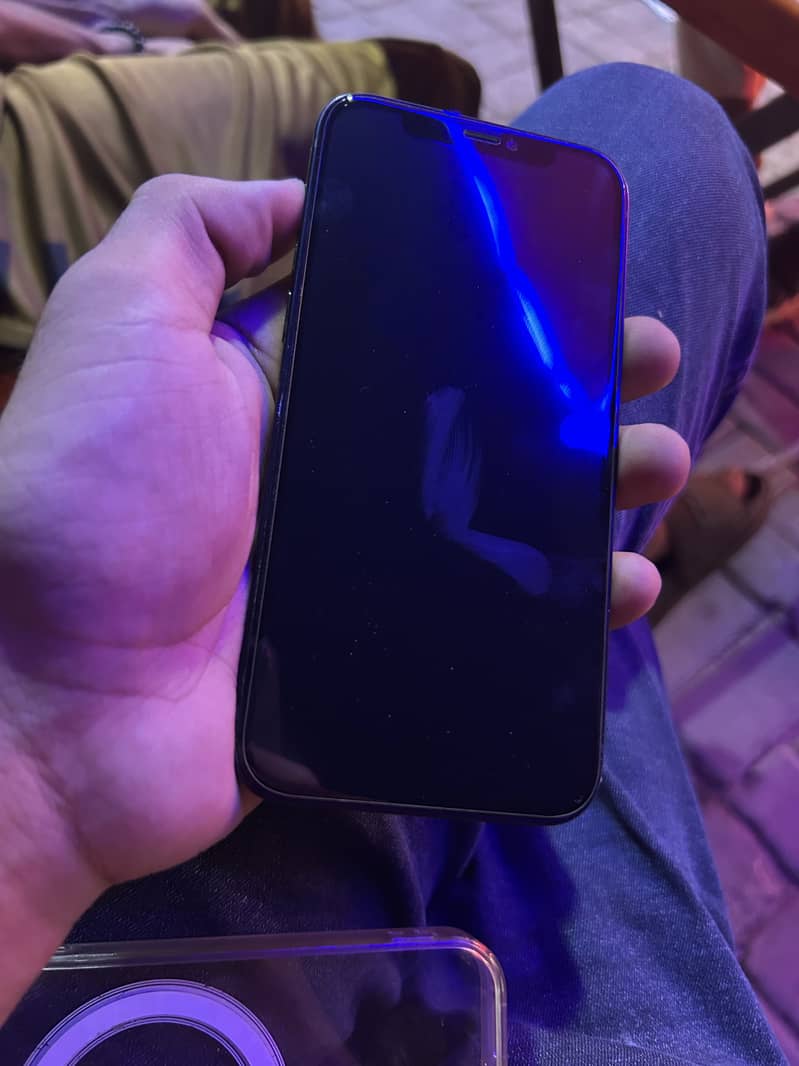 Apple iPhone 12 4