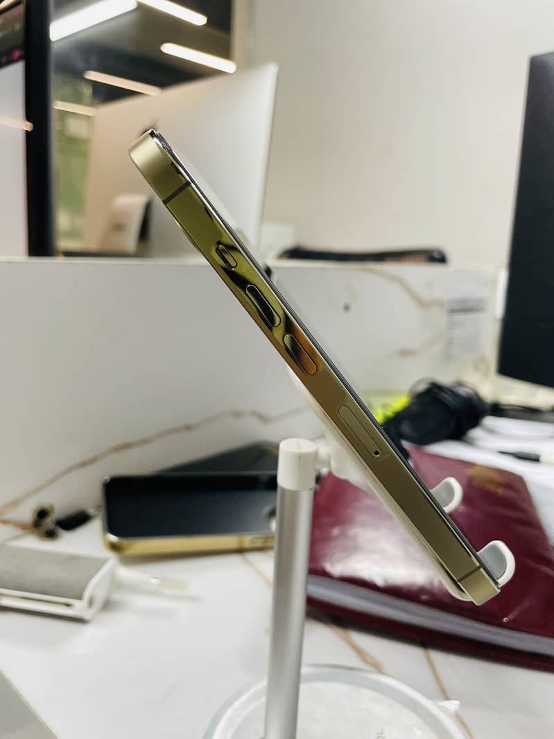 Apple iPhone 13 Pro 8