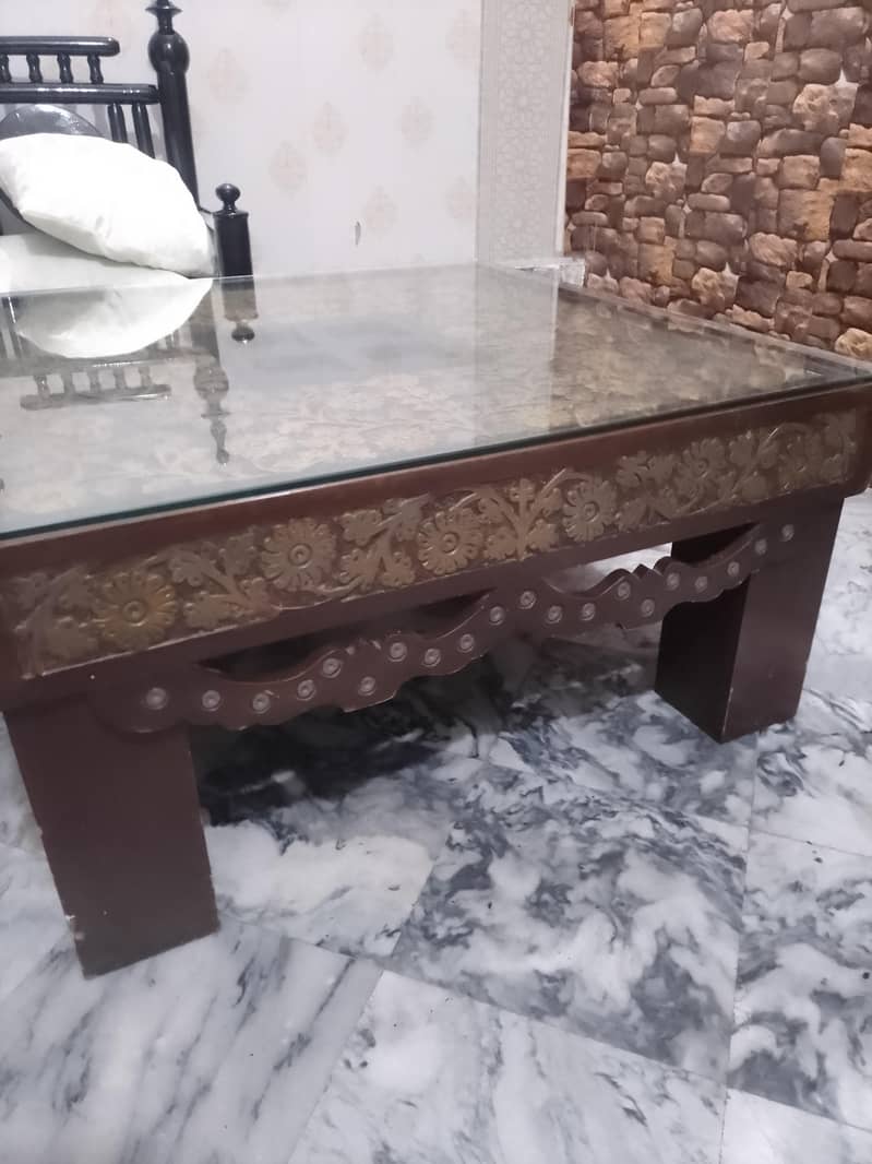 Center Table 0