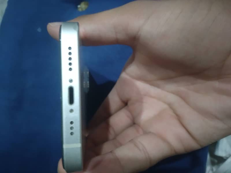 Apple iPhone 13 mini 4