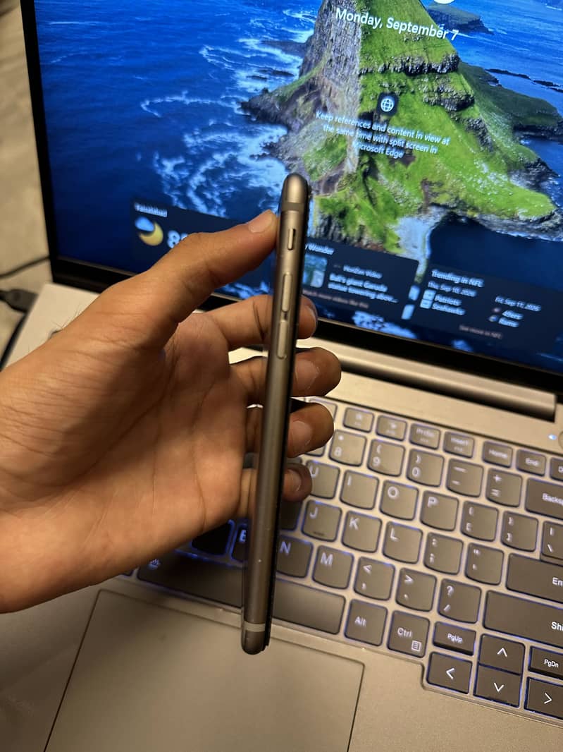 Apple iPhone 6S 1