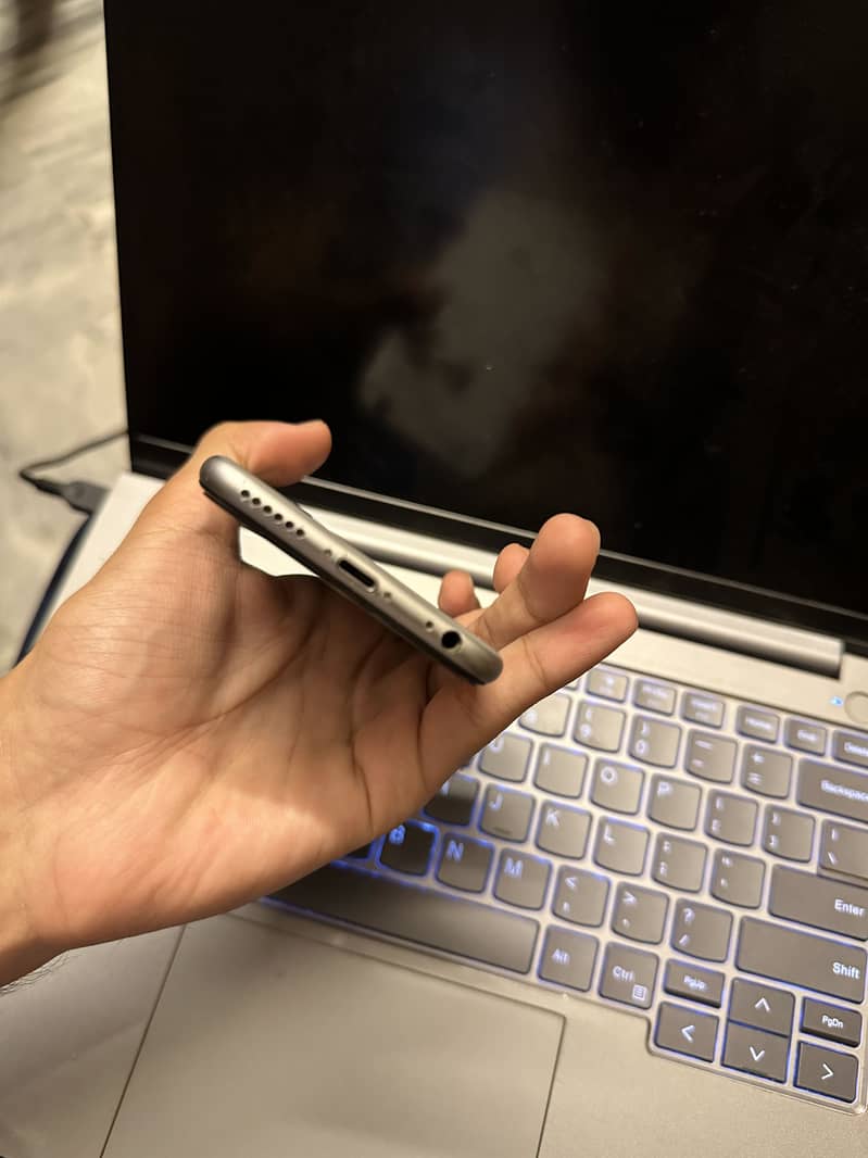 Apple iPhone 6S 4