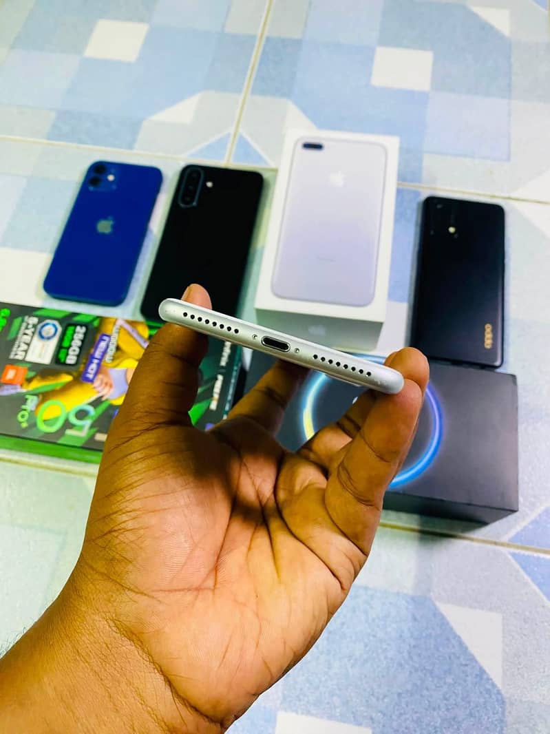 Apple iPhone 7 Plus 8