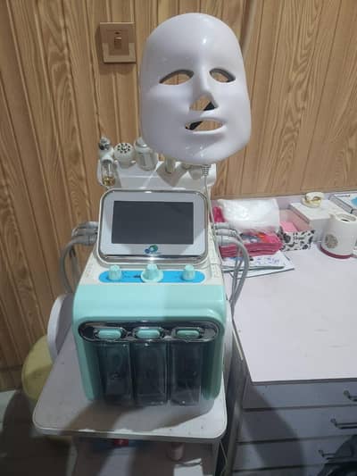 Hydra Facial Mechine
