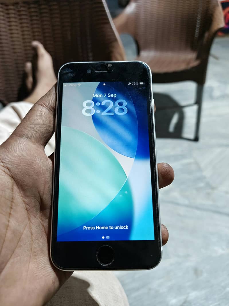 Apple iPhone SE 6