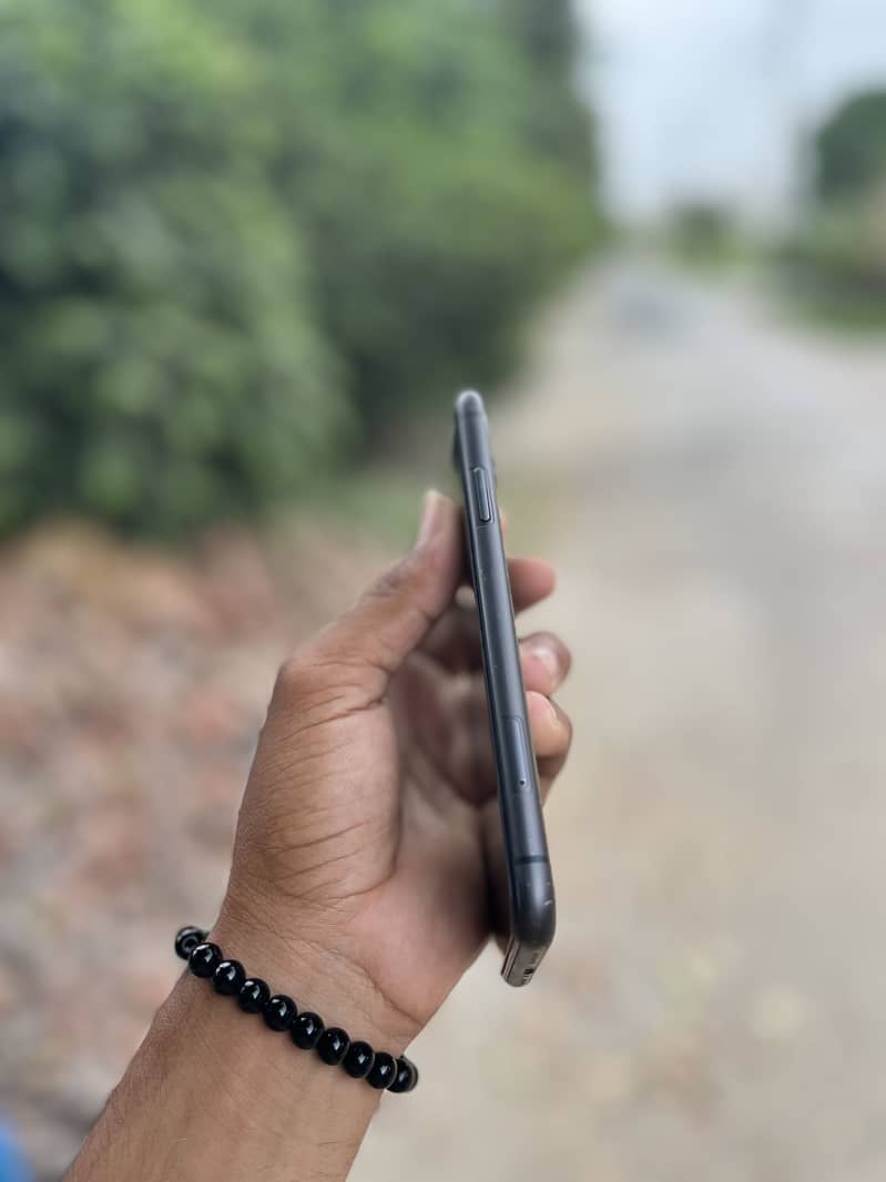 Apple iPhone 11 3