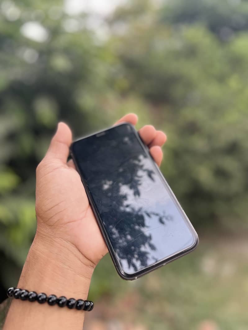 Apple iPhone 11 4