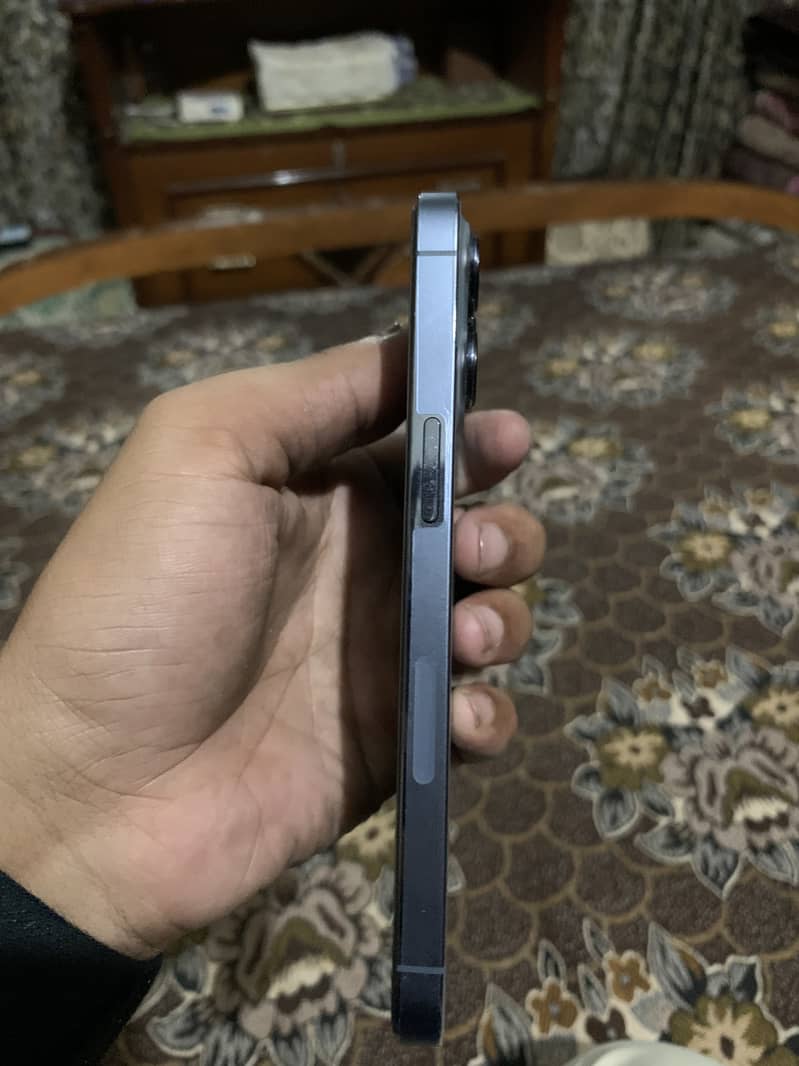 Apple iPhone 13 Pro 4
