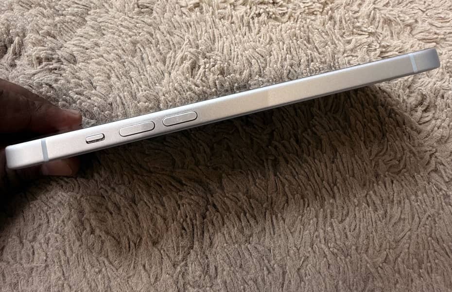 Apple iPhone 15 plus 6