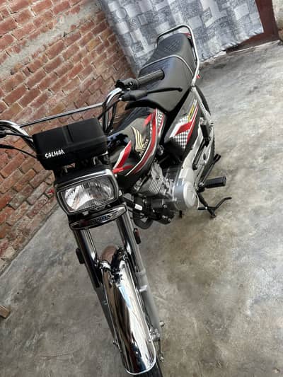 Honda 125 2024 model black 10 by 10 condition