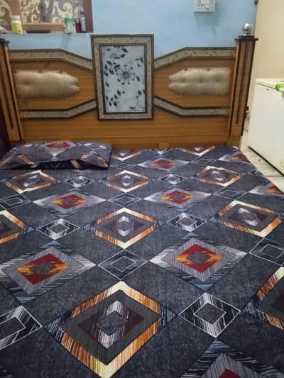 king size wooden bed