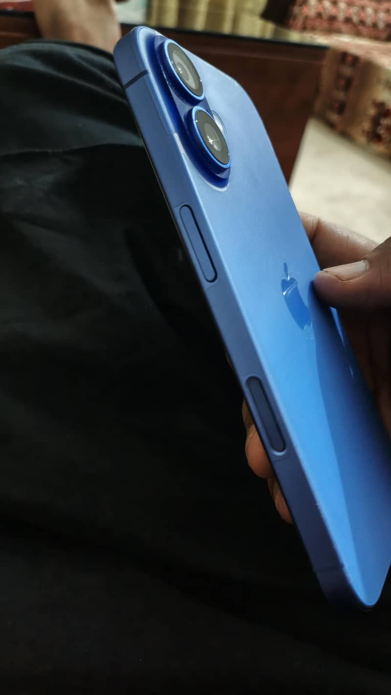 Apple iPhone 16 1