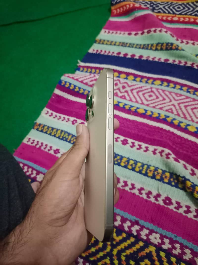 Apple iPhone 16 Pro Max 1