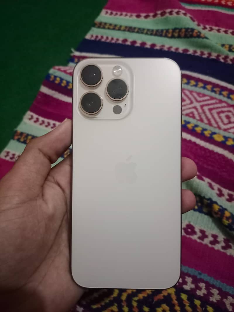 Apple iPhone 16 Pro Max 3